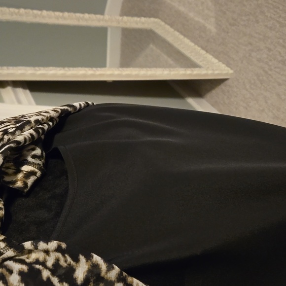 Talbots 8 (2 pc) tank and sheer animal print top - Picture 3 of 7